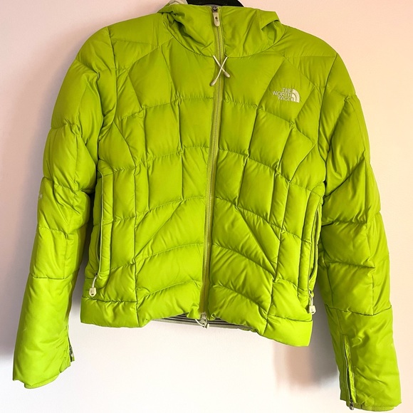 **SOLD** The North Face Green Puffer - Picture 4 of 8